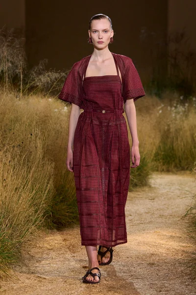 Look 3